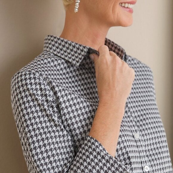 NWT Chico's No-Iron Stretch Houndstooth Shirt - Picture 2 of 4